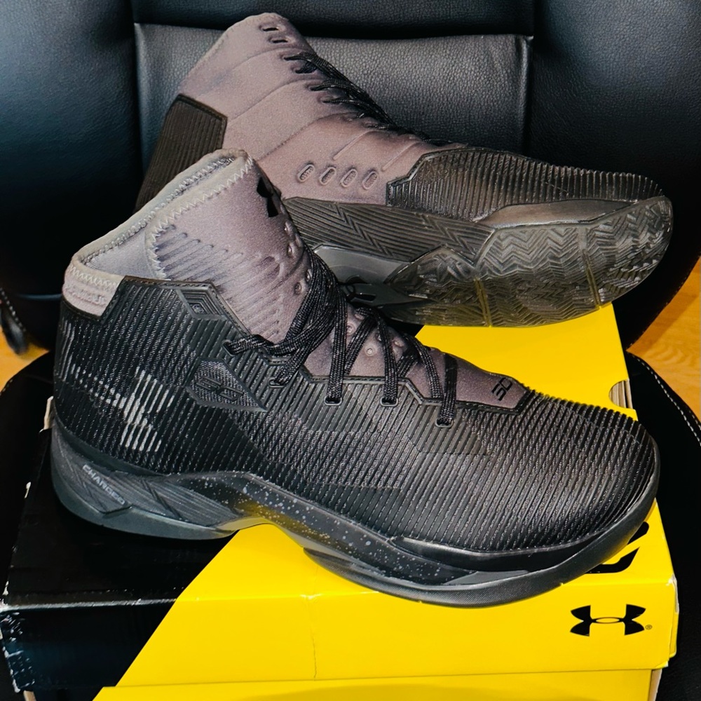 Under Armour Curry 2.5 Men’s Size 11.5 Black on Black  1274425-006